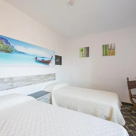 Villa Benavero Boutique Style Within Fenced Tropical Garden *